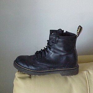 Doc Dr Marten Black Combat Boots Size 5 W/4 M Air Wair 1460 J/ LA004 side ZIPPER